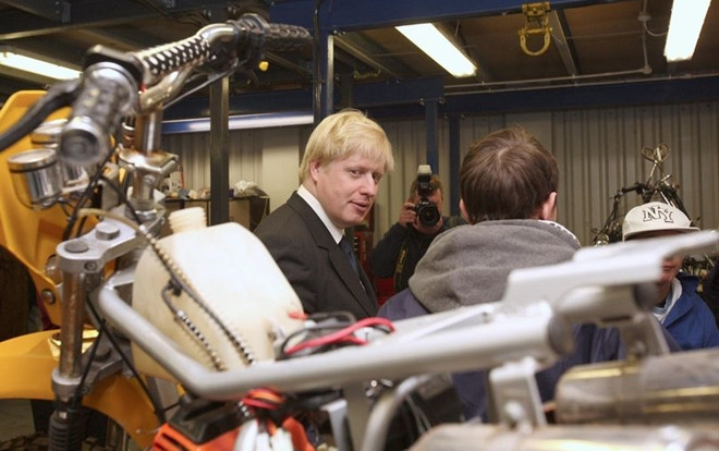 Thủ tướng Anh được bạn gái tặng xe máy cũ giá 30 triệu đồng Ảnh 2