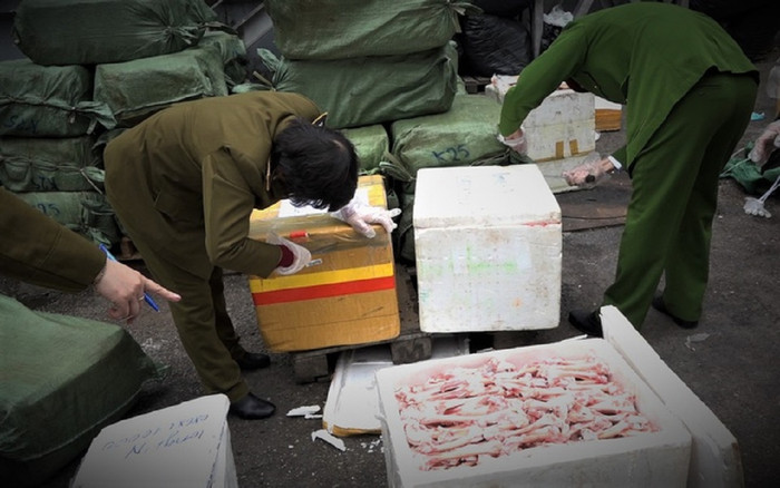 Chặn 2 container chứa gần 5 tấn thực phẩm thối nhập lậu từ Trung Quốc chuẩn bị đưa vào Sài Gòn Ảnh 2