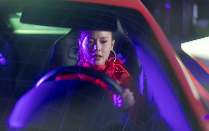 Siêu xe đỏ rực xuất hiện trong MV đầu tay của Midu có gì đặc biệt? Ảnh 2