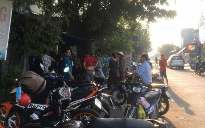 Vợ ngã quỵ khi thấy chồng tử vong trong tư thế treo cổ tại phòng trọ Ảnh 2