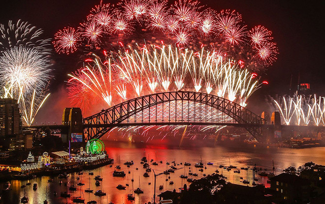 Năm mới 2020 gõ cửa thế giới, pháo hoa rực sáng bầu trời Ảnh 2