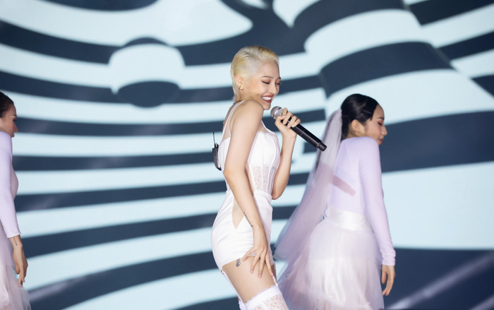 Bảo Anh đẹp hút mắt, diễn live ca khúc mới 'Lười yêu' còn chưa kịp ra mắt Ảnh 2