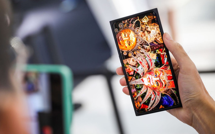 Không phải 'tai thỏ' hay 'đục lỗ', camera ẩn dưới màn hình mới là xu hướng thiết kế smartphone năm 2020 Ảnh 2