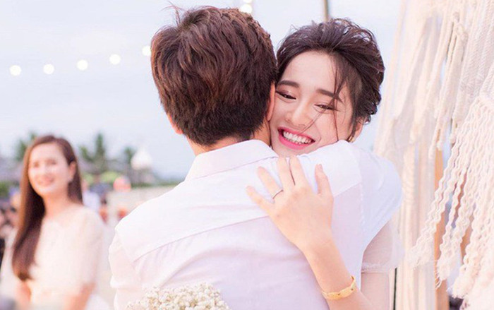 Con gái Nhã Phương tinh nghịch khi cầm điện thoại của mẹ Ảnh 2