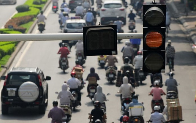 Từ 1/1/2020, điều khiển xe máy vượt đèn vàng bị xử phạt từ 600.000 - 1 triệu đồng Ảnh 2