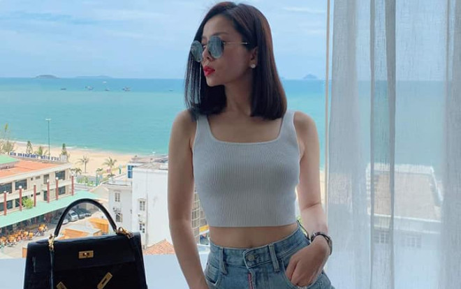 Lê Quyên U40 mà vẫn chất chơi với loạt streetstyle croptop đủ sắc màu Ảnh 2