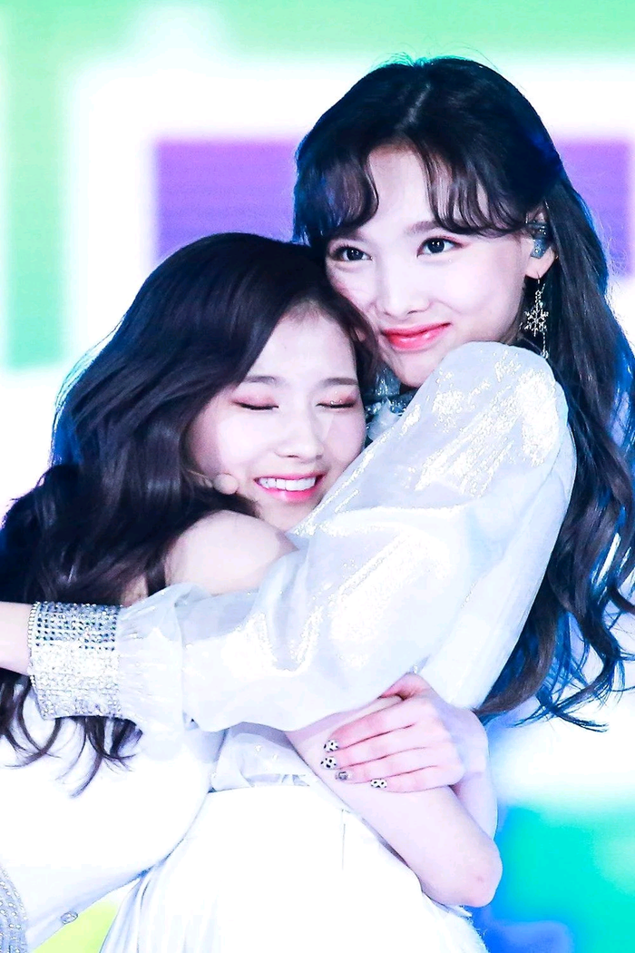 Thành viên TWICE tiết lộ thái độ của Sana mỗi khi những người khác trong nhóm gặp chuyện buồn