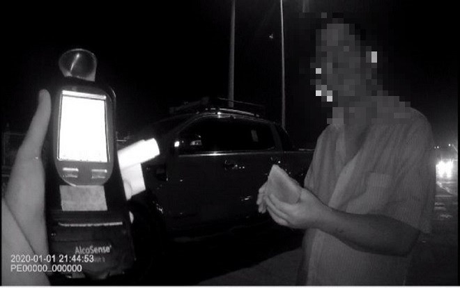 Một tài xế bị phạt 35 triệu đồng, tước bằng lái gần 2 năm do vi phạm nồng độ cồn khi lái xe Ảnh 2