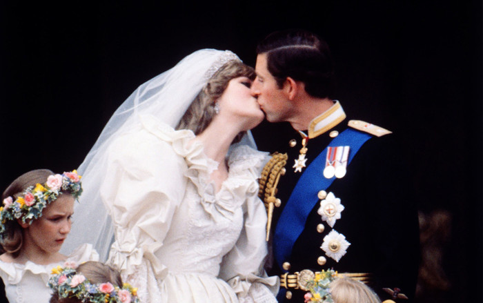 19 bộ váy cưới mang tính biểu tượng nhất mọi thời đại, động lực lên xe bông là đây chứ đâu Ảnh 2