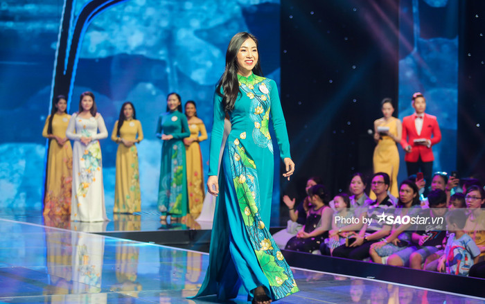 'Không thể rời mắt' trước màn trình diễn áo dài của Top 20 Trường Đại học Bà Rịa - Vũng Tàu tại chung kết Miss University NHG 2020 Ảnh 2