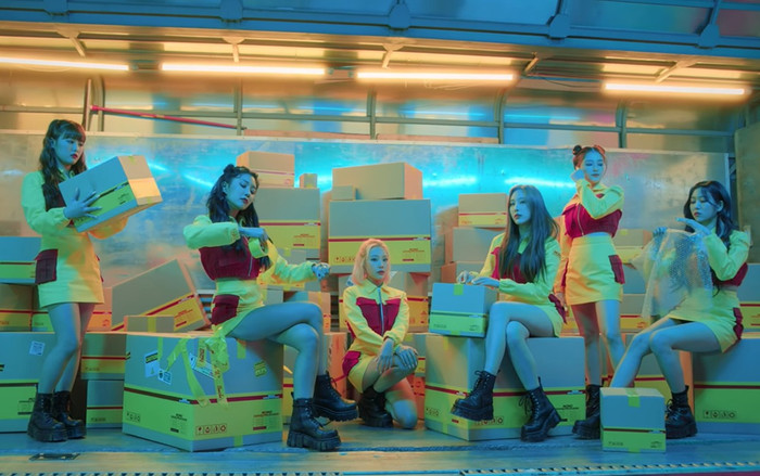 Thumbs Up đạt 10 triệu lượt xem, Momoland tiếp tục khoe fan bản Performance Video 'xịn sò' Ảnh 2