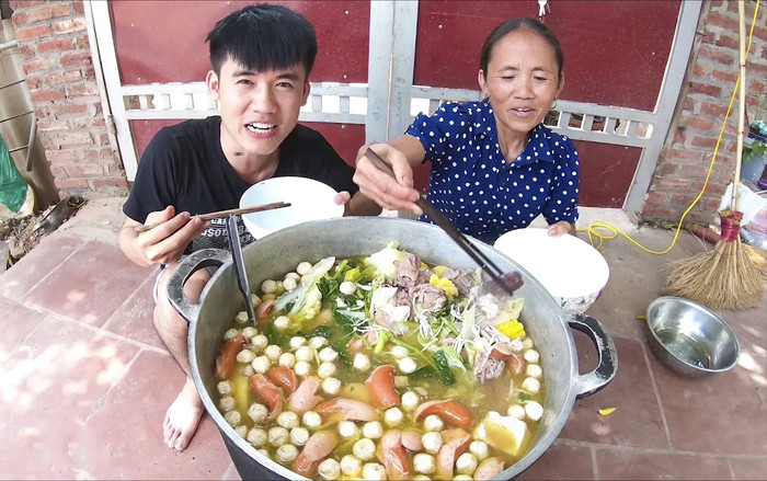 Hóa ra việc Bà Tân Vlog chỉ chọn làm các món 'siêu to, siêu cay khổng lồ' có ý nghĩa siêu đặc biệt Ảnh 2