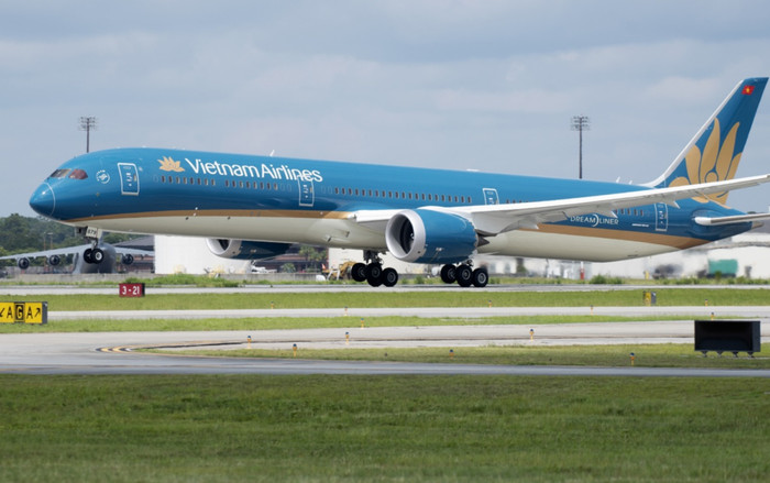 Nữ tiếp viên trưởng bị kiểm tra vì nghi buôn lậu lô thuốc lá cùng dầu xoa bóp, hãng hàng không Vietnam Airlines lên tiếng Ảnh 2