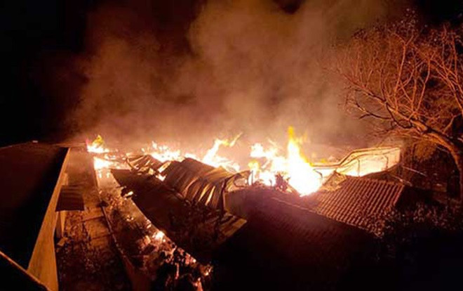 Cháy dữ dội tại xưởng bông hàng nghìn m2 trong đêm ở Sài Gòn Ảnh 2