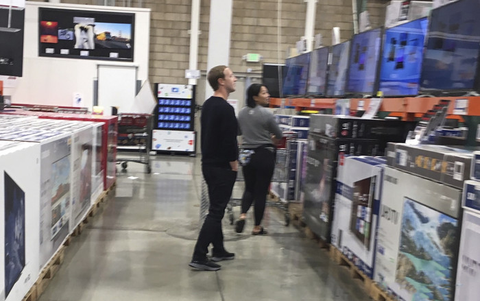 Giàu 'nứt đố đổ vách', ông chủ Facebook vẫn mua hàng giảm giá Ảnh 2