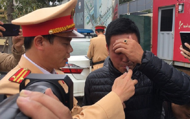 CSGT lên tiếng trước thông tin ăn hoa quả cũng 'thổi ra' nồng độ cồn Ảnh 2