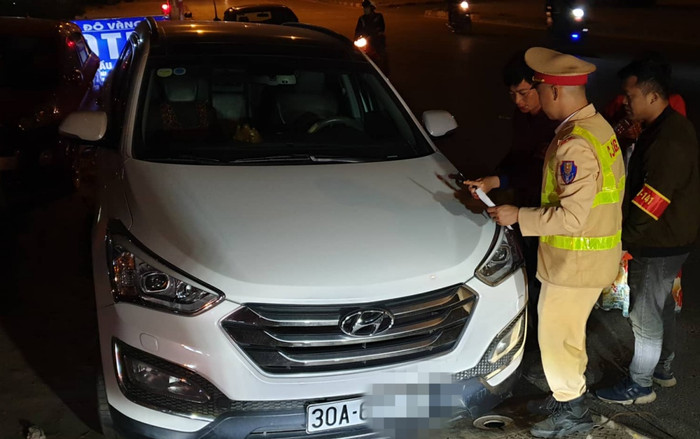 Tài xế lái ô tô Santafe 'say ngất' suýt tông cảnh sát 141 đang làm nhiệm, nồng độ cồn cao vượt gấp 3 lần Ảnh 2