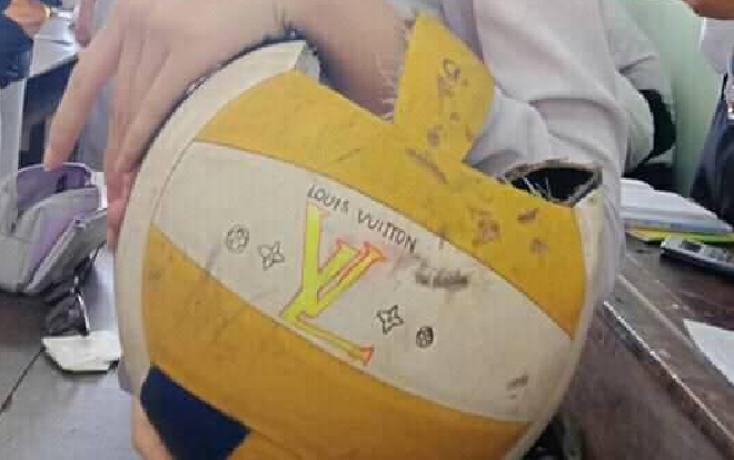 Học sinh sáng chế ra túi LV đón Tết cực kỳ sang chảnh khiến cư dân mạng thích thú Ảnh 2