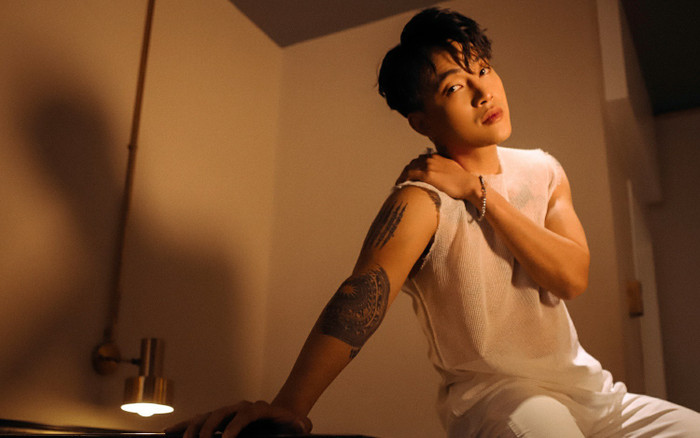 Cựu trưởng nhóm HKT - Titi thay đổi hình tượng '180 độ', khoe hình thể 6 múi mướt mắt Ảnh 2