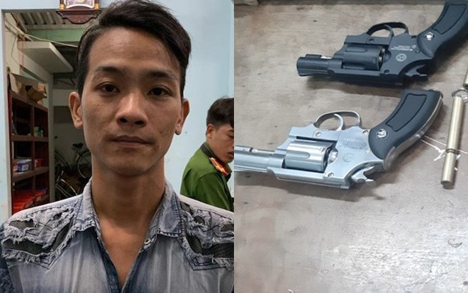 Bắt giữ đối tượng mang 4 khẩu súng và 2 bịch nylon chứa ma túy Ảnh 2