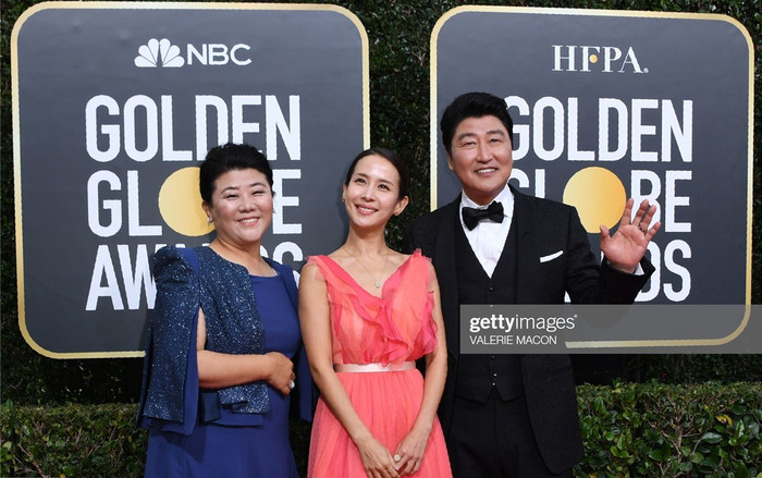 Dàn diễn viên phim 'Ký sinh trùng' tỏa sáng trên thảm đỏ lễ trao giải 'Quả cầu vàng' Ảnh 2