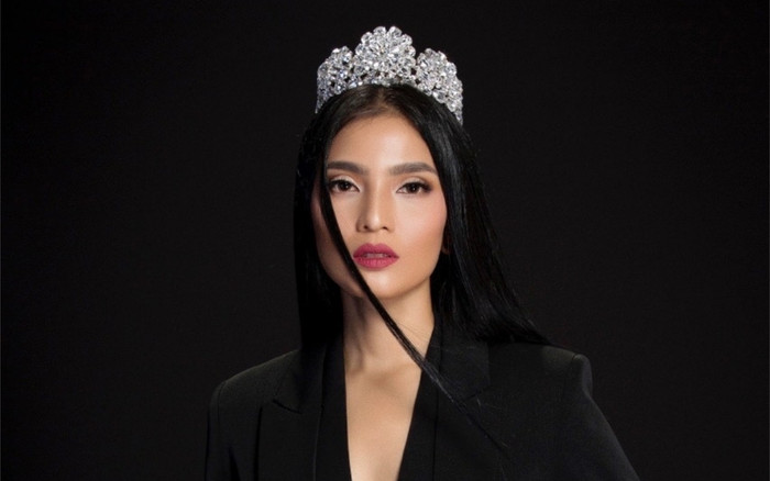 Trương Thị May đội vương miện cao quý, khoe nhan sắc bất biến cùng thời gian Ảnh 2