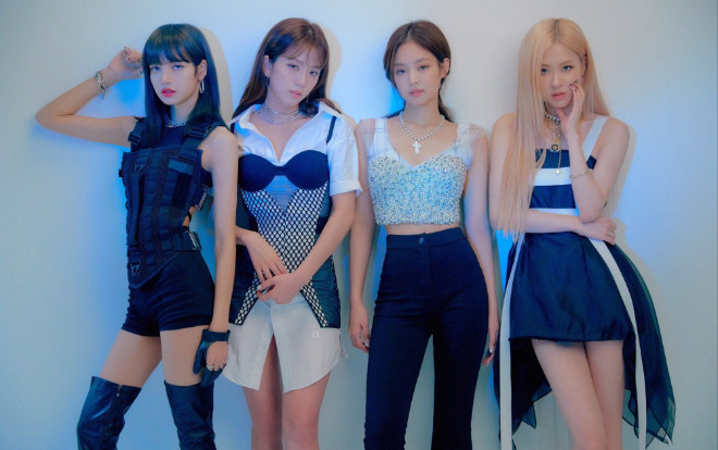 Chơi lớn như BlackPink, mạnh tay chi 4.000 đô la Mỹ để tặng nhân viên dàn túi Prada Ảnh 2