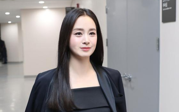 Giật mình với nhan sắc của Kim Tae Hee khi bị chụp lén Ảnh 2