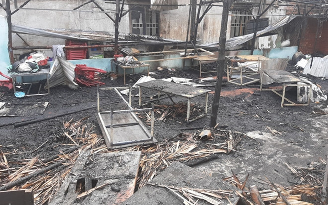 Quán thịt chó bất ngờ cháy dữ dội trong đêm, 6 người may mắn chạy thoát kịp thời Ảnh 2