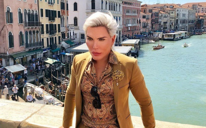 'Búp bê Ken' công khai chuyển giới để trở thành phụ nữ như 'búp bê Barbie' Ảnh 2