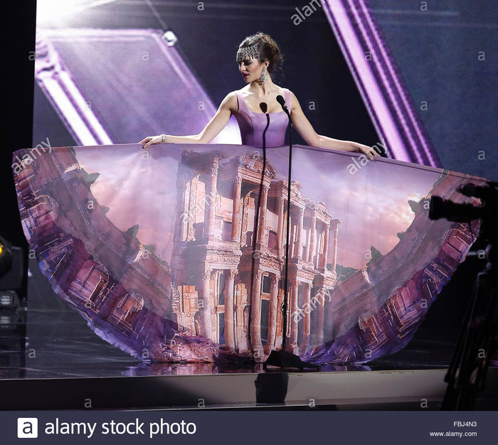 Thảm họa trang phục dân tộc tại cuộc thi quốc tế, đến người mặc có khi chẳng muốn ngắm lại Ảnh 10