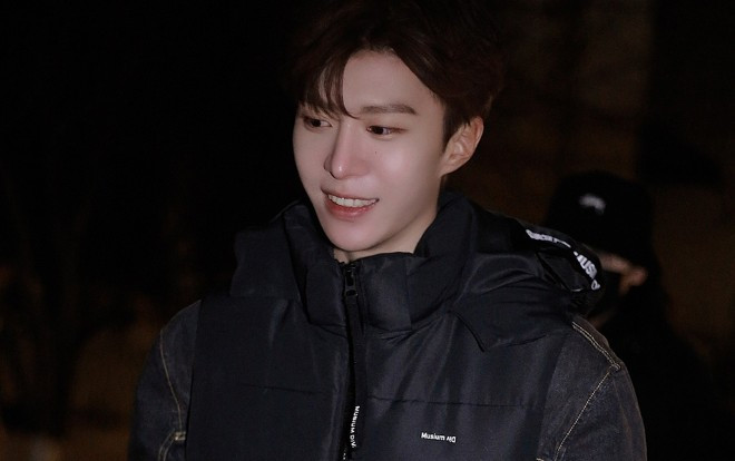 Hình ảnh không qua chỉnh sửa của Phạm Thừa Thừa tại cửa hàng tiện lợi được dân mạng truyền tay Ảnh 2