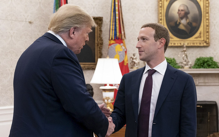 Tổng thống Donald Trump tiết lộ Mark Zuckerberg khen ông là 'người dùng hàng đầu của Facebook' Ảnh 2