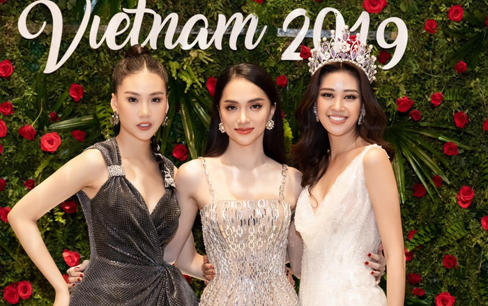 Hương Giang ôm thắm thiết 2 trò cưng Khánh Vân - Quỳnh Hoa: '2 em thành công, chị rất hãnh diện' Ảnh 2