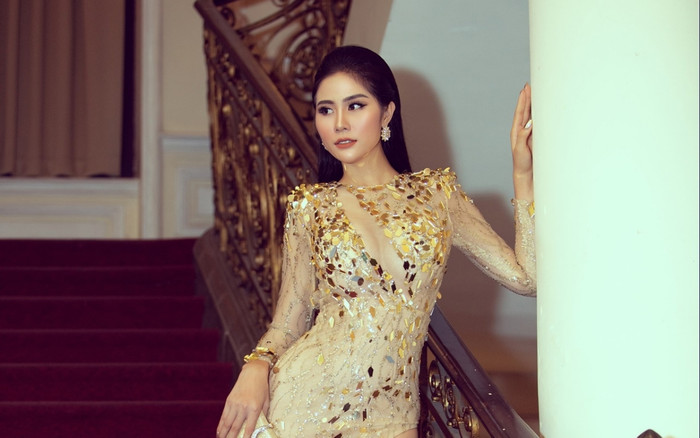 Hoàng Hạnh gợi cảm tột cùng khi diện váy xuyên thấu cắt xẻ táo bạo nhất từ trước đến nay Ảnh 2