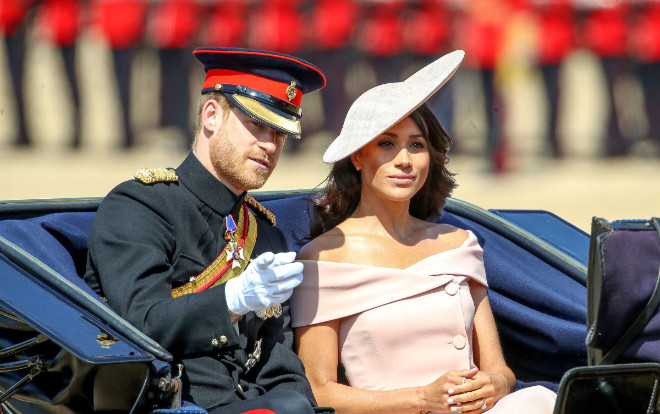 Meghan Markle nhiều lần gây xôn xao vì mặc trang phục sai nguyên tắc trước khi rời Hoàng gia Ảnh 2