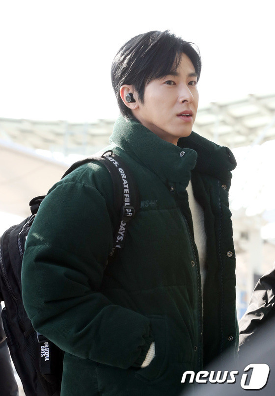 Changmin (DBSK) lộ diện sau tin hẹn hò, Super Junior - Taeyang và Cha Eun Woo gây sốt tại sân bay
