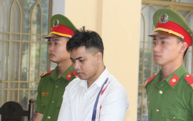 Đến nhà rủ bạn đi nhậu, nam thanh niên đưa con gái bạn ra vườn keo giở trò đồi bại Ảnh 2