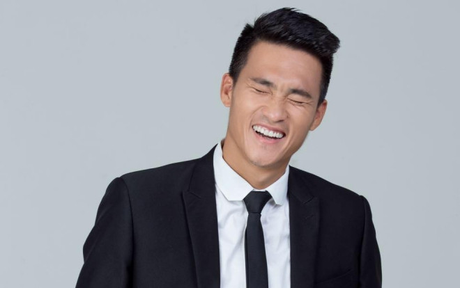 Công Vinh tự nhận đẹp trai: 'Minh tinh điện ảnh nhưng bị bố mẹ bắt đi đá bóng' Ảnh 2