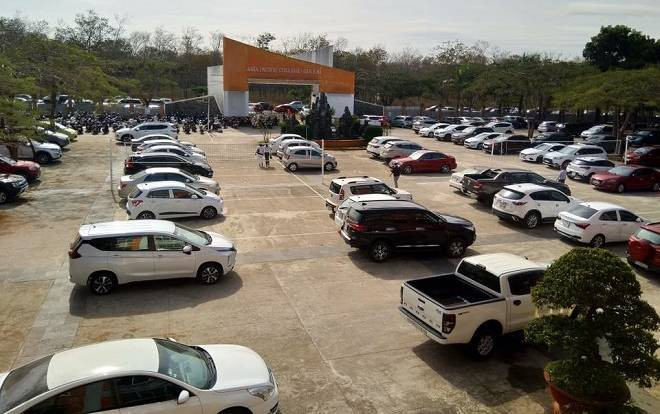 Dàn xế hộp từ trong sân trường tràn ra ngoài cổng tại buổi họp phụ huynh ở Gia Lai khiến CĐM trầm trồ Ảnh 2