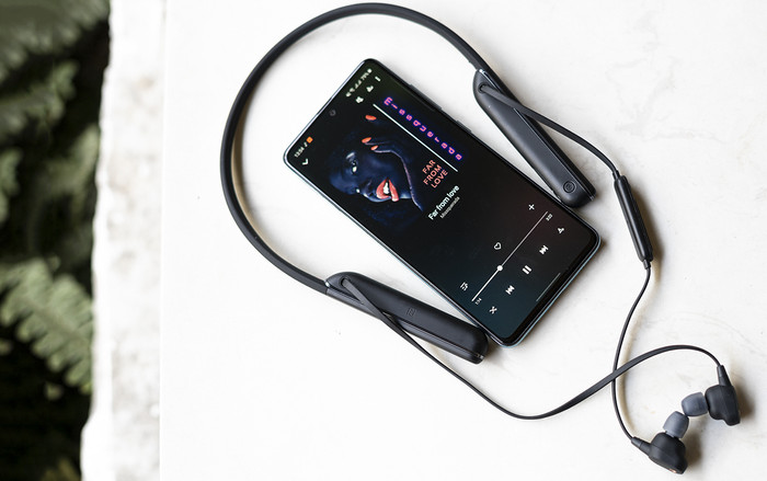 Dùng thử tai nghe Sony WI-1000XM2: Dành cho người mê nhạc hay di chuyển Ảnh 2