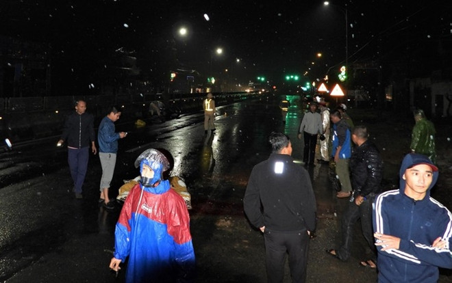 Va chạm với xe máy xúc, một người đàn ông tử vong tại chỗ Ảnh 2