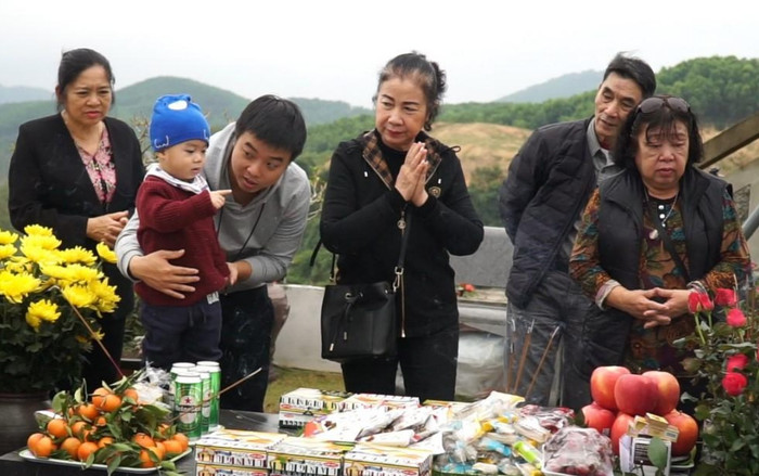 Người Hà Nội sắm đào quất đưa con cháu lên Hòa Bình tảo mộ, mời gia tiên về ăn Tết Ảnh 2