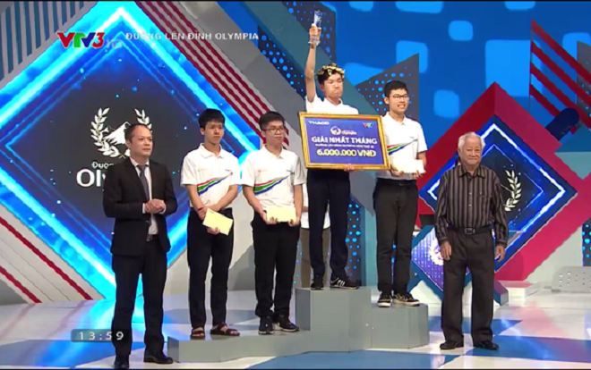 Liều lĩnh nhấn chuông sớm nhất phần thi 'vượt chướng ngại vật', nam sinh Đăk Lăk bật khóc sau khi MC công bố đáp án Ảnh 2