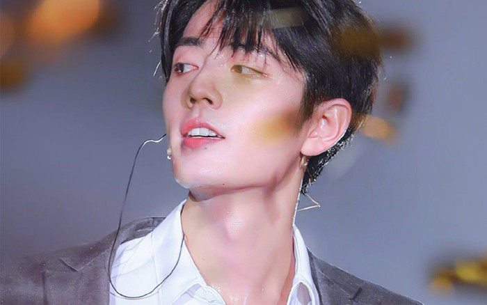 Tiêu Chiến phản ứng như thế nào khi có fan girl gửi đồ với danh xưng: 'Vợ của Tiêu Chiến!' Ảnh 2