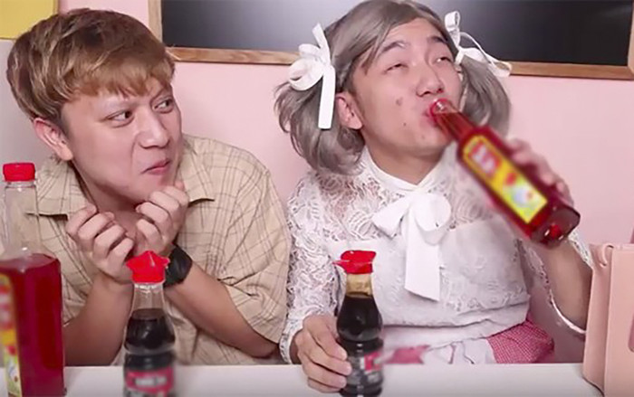 Kênh YouTube hướng dẫn trẻ em ăn xà phòng, uống nước mắm bị đồng loạt kêu gọi tẩy chay Ảnh 2