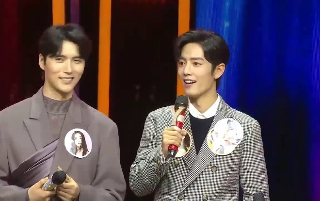 Ngồi cùng chuyến bay với Tiêu Chiến, A Vân Ca có phần bị dọa sợ Ảnh 2