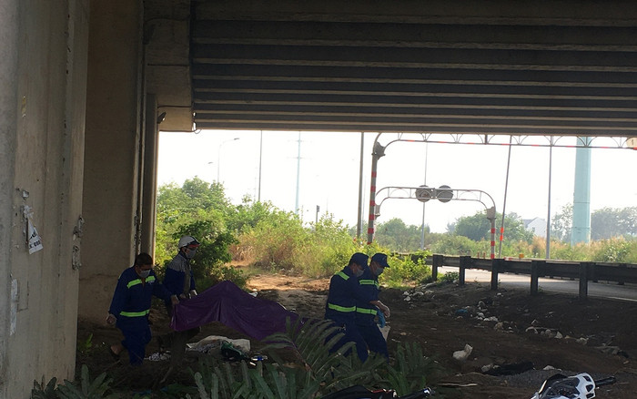 Tá hỏa phát hiện người phụ nữ tử vong trong tư thế lõa thể dưới gầm cầu Ảnh 2
