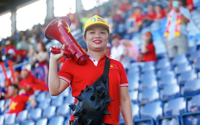 'Bay lên trời là em bay ra ngoài' cổ vũ U23 Việt Nam có đáng bị chỉ trích? Ảnh 2