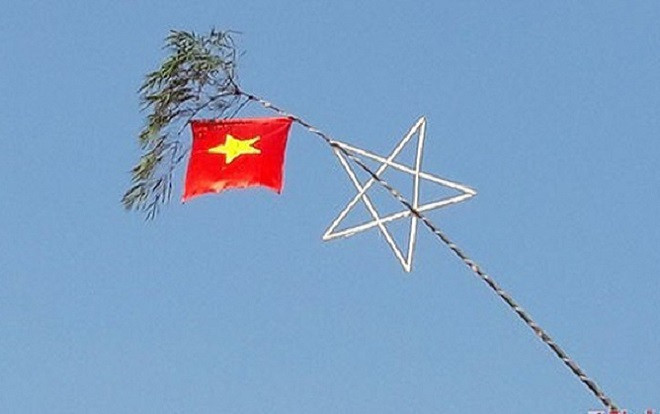 Trèo thang treo cờ, tổ trưởng khu phố ngã tử vong Ảnh 2